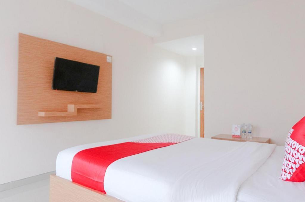 OYO 696 Hasanah Guest House Syariah De Saphire Malang Bagian luar foto