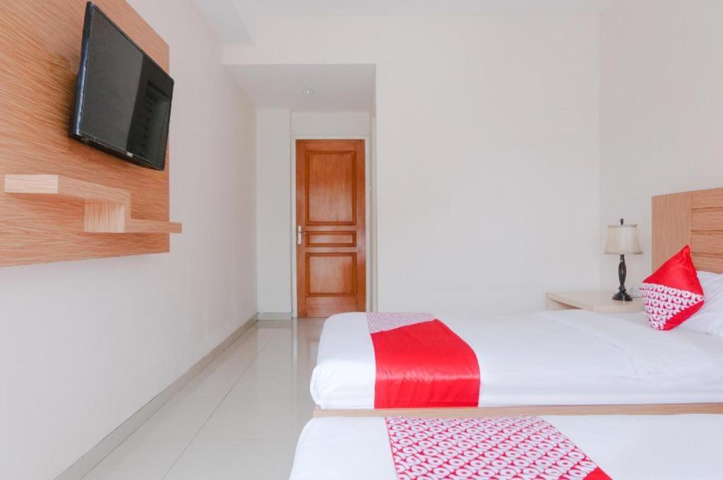 OYO 696 Hasanah Guest House Syariah De Saphire Malang Bagian luar foto
